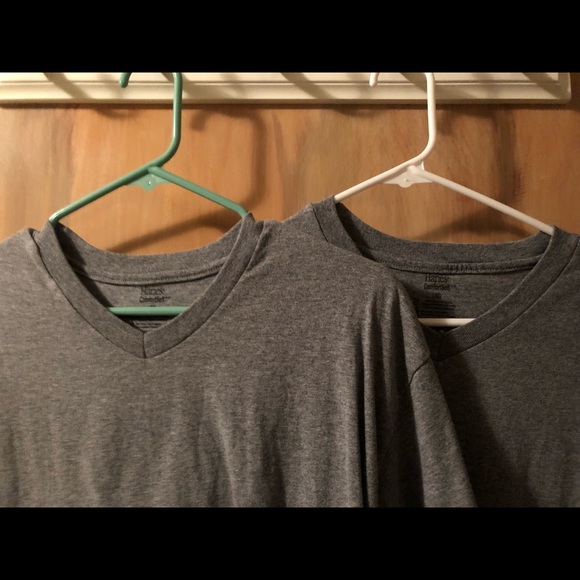 Hanes ComfortSoft Gray V-Neck T-Shirt Sz L - Picture 3 of 4
